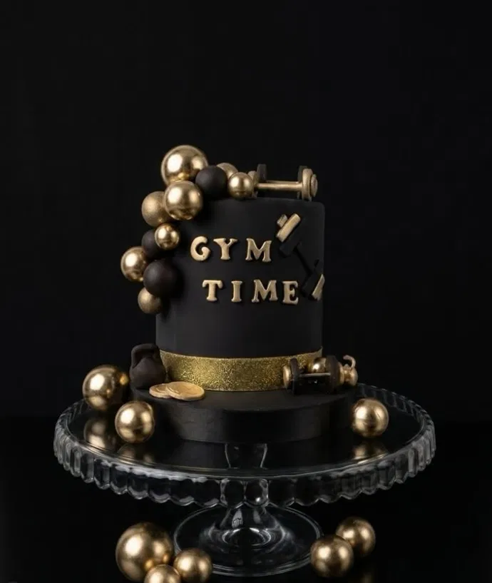 Gâteau noir et or sur le thème du fitness